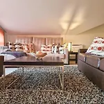 Apartamento Glazne River View - 2bdr & 2bthr Flat With A View By Flat Mаnager *